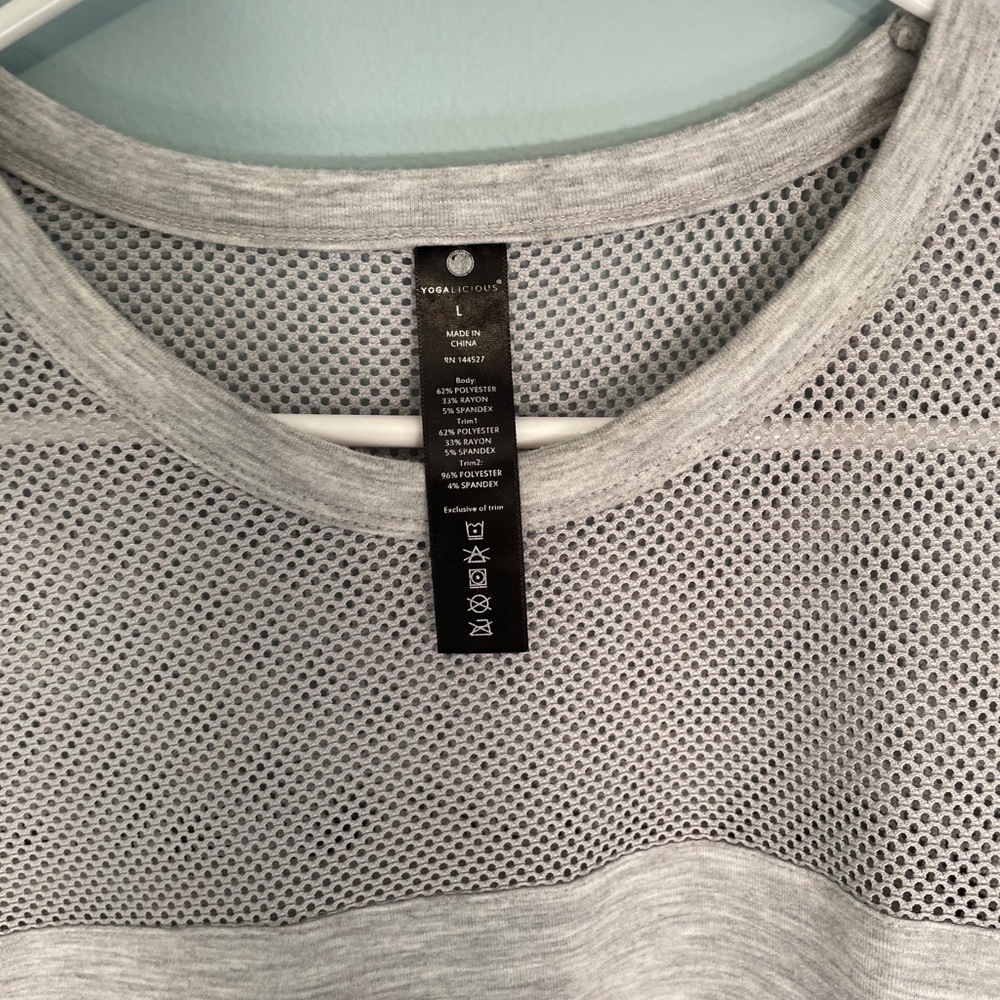 Yogalicous  gray mesh long sleeve shirt size large - Picture 2 of 4